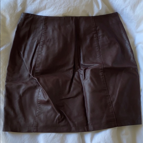 Free People faux leather maroon mini skirt - Picture 3 of 3